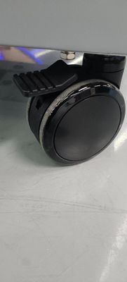 CE ładowanie AC Ładowanie DC i USB Typ-A Typ-C Składowanie skryt IPad Ładowanie wózka mobilna szafka ładowania z kółkami