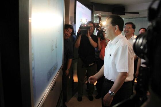 450 D/m2 LED Interaktywna tablica z głośnikami 2x 15W i Multi-Touch 40 punktów dla zwiększonej współpracy