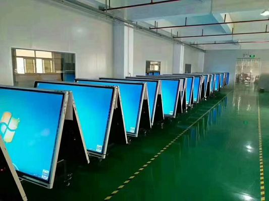 Opcjonalna wbudowana lub zewnętrzna kamera i mikrofon LED Interaktywna tablica z oceną IP ≥ IP5X