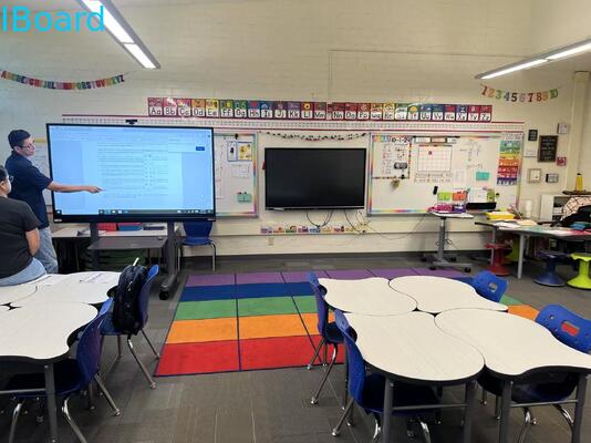 98-calowy interaktywny panel dotykowy z ekranem 4K Ultra HD i 20 punktami dotyku do szkół i firm