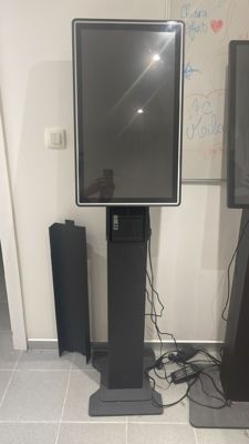 Iboard 19 lat fabryki Sprzedaż hurtowa 23,8 27 32 cala Podłoga stojąca Digital Signage Display Reklama Podłoga stojąca Kiosk pojemnościowy dotykowy Z Androidem lub systemem Windows do reklamy w pomieszczeniach