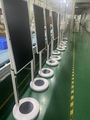 32-calowy przenośny Smart TV z mobilnym ekranem dotykowym, bezprzewodowy Android TV na kółkach