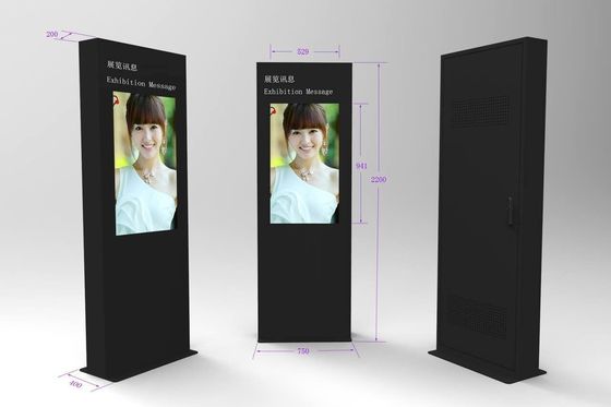 Stojący cyfrowy wyświetlacz LCD 3840x2160 LED z ekranem dotykowym, stojący na podłodze
