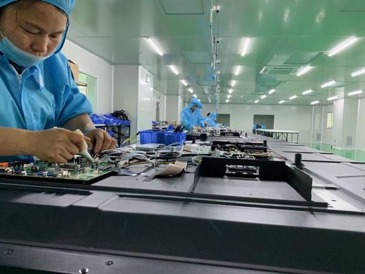 IBoard Factory Android 9.0 Interaktywny płaski panel z 50.000 godzin żywotności i 40 punktami dotykowymi dla lepszego nauczania